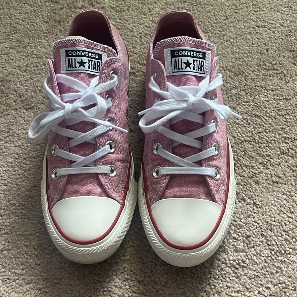 Converse low top women’s size 6